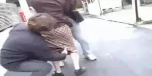 巾着レイプエロGIF画像69枚 スカートを頭まで巻き上げられて身動きできない女を犯してるシーン集めてみた056