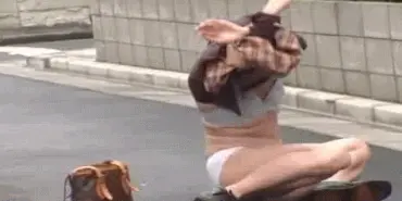巾着レイプエロGIF画像69枚 スカートを頭まで巻き上げられて身動きできない女を犯してるシーン集めてみた057