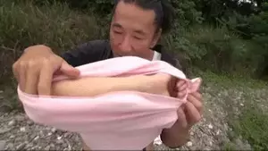 巾着レイプエロGIF画像69枚 スカートを頭まで巻き上げられて身動きできない女を犯してるシーン集めてみた063