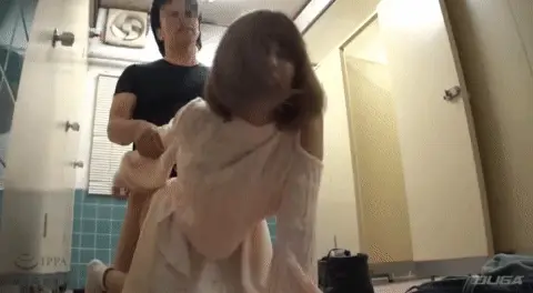 トイレレイプエロGIF画像55枚 公衆便所や多目的トイレで犯されてるJKやギャル集めてみた030