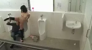 トイレレイプエロGIF画像55枚 公衆便所や多目的トイレで犯されてるJKやギャル集めてみた039