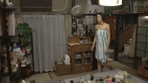 バスタオルエロGIF画像30枚 巨乳女のおっぱいポロリや芸能人の谷間・乳揺れ集めてみた065