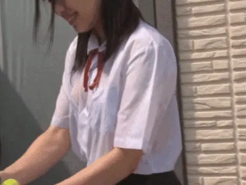 濡れ透けエロGIF画像42枚 突然の雨に下着が透けてるJKやわざと濡らして乳首透けてる変態ギャル集めてみた011