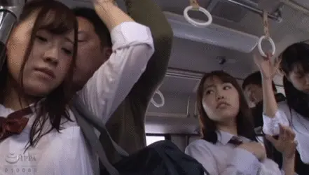 濡れ透けエロGIF画像42枚 突然の雨に下着が透けてるJKやわざと濡らして乳首透けてる変態ギャル集めてみた017