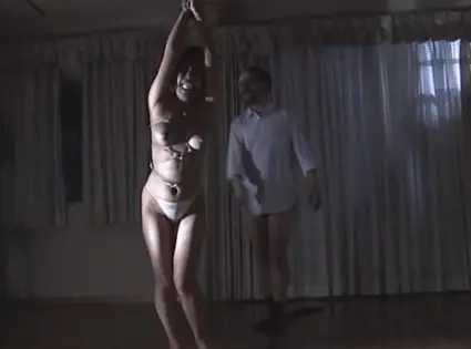 スパンキングエロGIF画像42枚 ムチや手のひらで叩かれて真っ赤になりながら波打つ尻肉集めてみた073