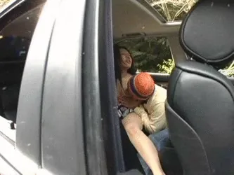 カーセックスエロGIF画像137枚 人気の無い夜道で不自然に揺れてる車内や連れ込みレイプ集めてみた061