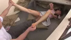電気あんまエロGIF画像42枚 股間を踏まれて気持ち良くなってる変態集めてみた029