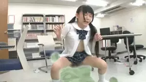 透明人間エロGIF画像36枚 見えないことを良いことにスケベなイタズラしまくってるシーン集めてみた017