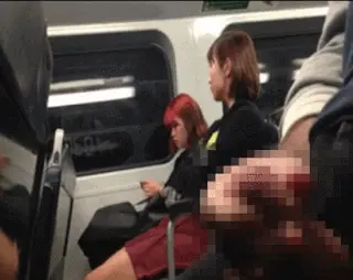 勃起見せつけエロGIF画像45枚 デカチン見せられて興奮を隠せないスケベ女集めてみた002