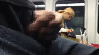 勃起見せつけエロGIF画像45枚 デカチン見せられて興奮を隠せないスケベ女集めてみた005