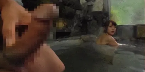 勃起見せつけエロGIF画像45枚 デカチン見せられて興奮を隠せないスケベ女集めてみた028