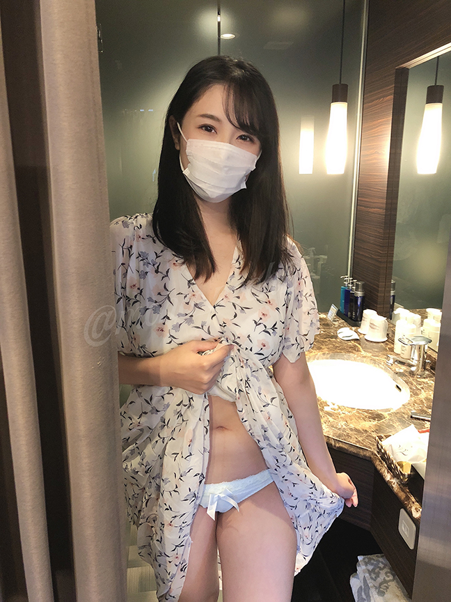 めくりパンチラエロ画像1117枚 可愛いJKや素人ギャル・AV女優のスカートたくし上げ集めてみた【動画あり】081