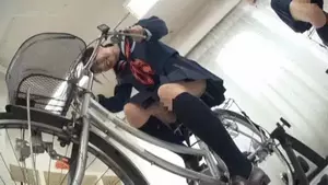 自転車バイブエロGIF画像18枚 サドルに固定したディルドで潮吹きしながら絶頂してるシーン集めてみた002
