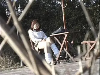 野外オナニーエロGIF画像51枚 公園や路地裏でマンズリしてる露出狂女集めてみた036