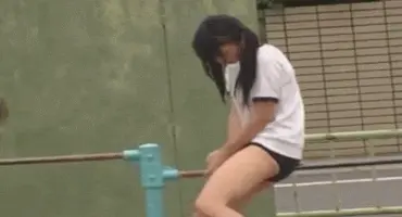野外オナニーエロGIF画像51枚 公園や路地裏でマンズリしてる露出狂女集めてみた039