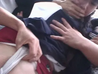 集団痴漢エロGIF画像45枚 JKやOLが男たちに体を弄られて感じてるシーン集めてみた041