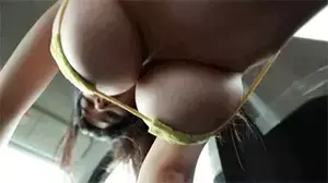 下乳エロGIF画像60枚 水着からはみ出たおっぱいや見上げる巨乳集めてみた059