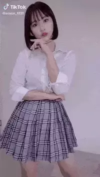 TiktokエロGIF画像74枚 巨乳美女の水着や着衣おっぱい・JKのパンチラダンス集めてみた011