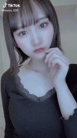 TiktokエロGIF画像74枚 巨乳美女の水着や着衣おっぱい・JKのパンチラダンス集めてみた013