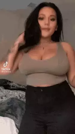 TiktokエロGIF画像74枚 巨乳美女の水着や着衣おっぱい・JKのパンチラダンス集めてみた020