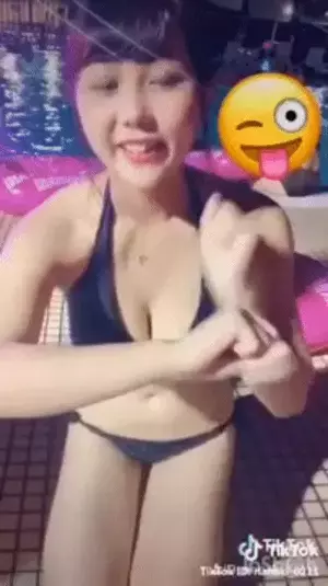 TiktokエロGIF画像74枚 巨乳美女の水着や着衣おっぱい・JKのパンチラダンス集めてみた028
