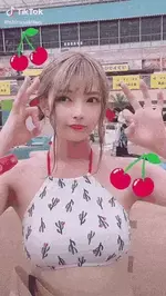 TiktokエロGIF画像74枚 巨乳美女の水着や着衣おっぱい・JKのパンチラダンス集めてみた038