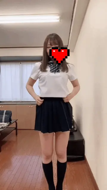 TiktokエロGIF画像74枚 巨乳美女の水着や着衣おっぱい・JKのパンチラダンス集めてみた047