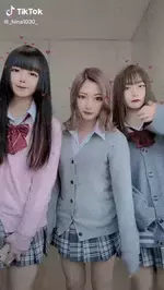 TiktokエロGIF画像74枚 巨乳美女の水着や着衣おっぱい・JKのパンチラダンス集めてみた048