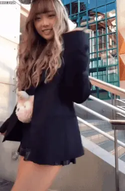 TiktokエロGIF画像74枚 巨乳美女の水着や着衣おっぱい・JKのパンチラダンス集めてみた049
