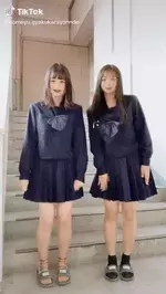 TiktokエロGIF画像74枚 巨乳美女の水着や着衣おっぱい・JKのパンチラダンス集めてみた050
