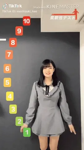 TiktokエロGIF画像74枚 巨乳美女の水着や着衣おっぱい・JKのパンチラダンス集めてみた051