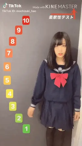 TiktokエロGIF画像74枚 巨乳美女の水着や着衣おっぱい・JKのパンチラダンス集めてみた052