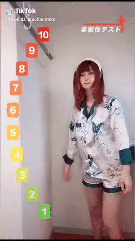 TiktokエロGIF画像74枚 巨乳美女の水着や着衣おっぱい・JKのパンチラダンス集めてみた053