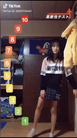 TiktokエロGIF画像74枚 巨乳美女の水着や着衣おっぱい・JKのパンチラダンス集めてみた054