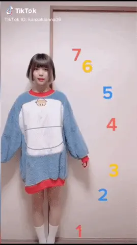 TiktokエロGIF画像74枚 巨乳美女の水着や着衣おっぱい・JKのパンチラダンス集めてみた055