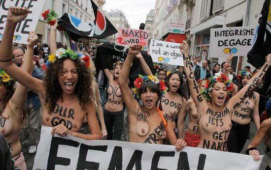 おっぱい丸出しで抗議を行うトップレス抗議集団FEMEN005