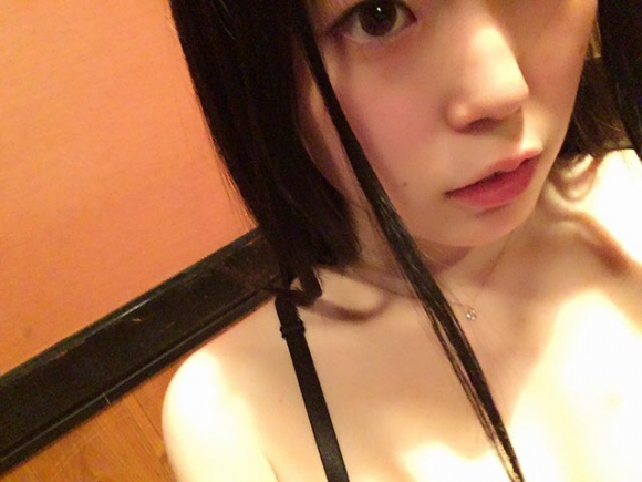 Twitterで顔出した美乳素人さんの自撮りエロ写メをご覧くださいｗｗｗｗｗ001