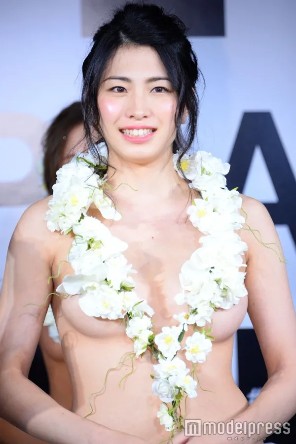 美おっぱいコンテストでたくさんの生乳が公開されるwwwww (41枚)001