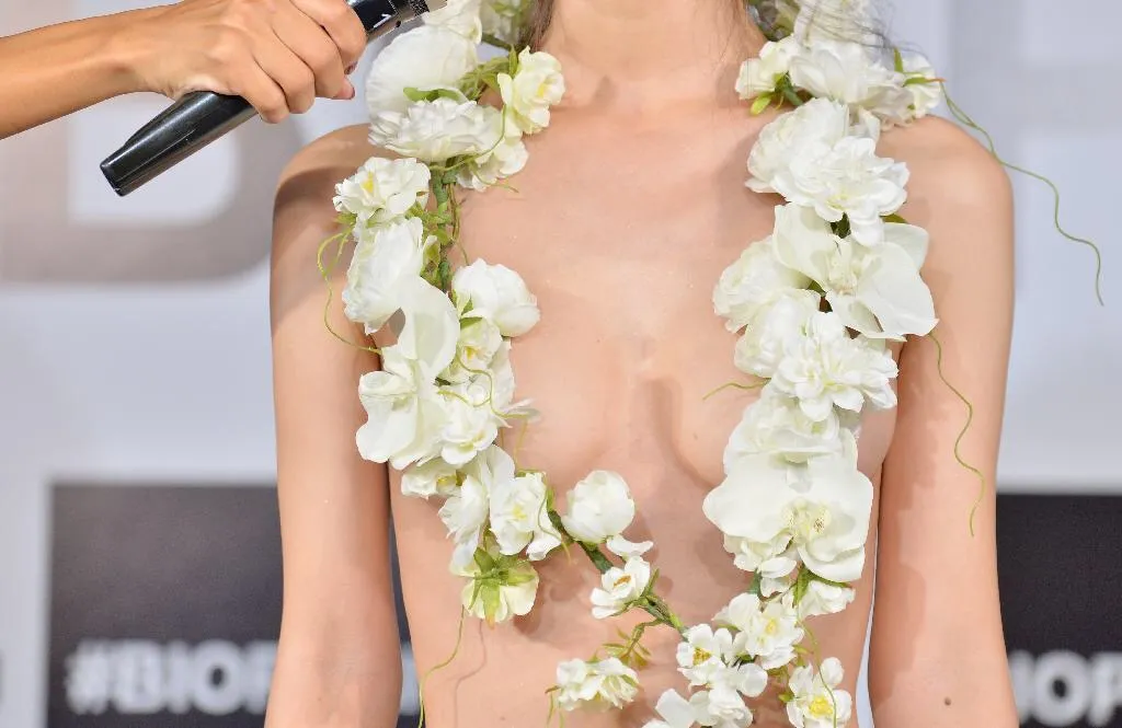 美おっぱいコンテストでたくさんの生乳が公開されるwwwww (41枚)040