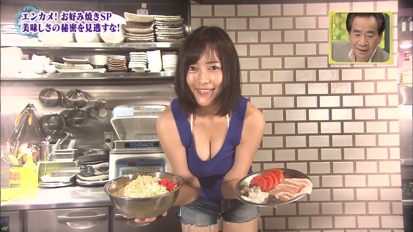 巨乳グラドルの浦野由衣がお好み焼き作ってる件 (30枚)002