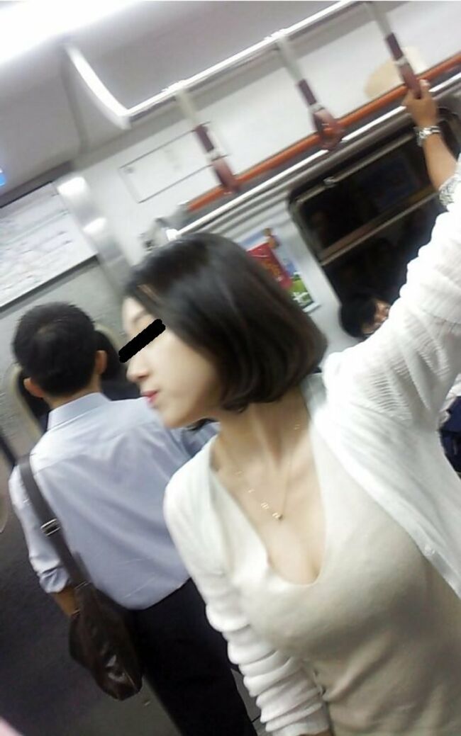 OL着衣巨乳エロ画像61枚 おっぱいが大きな素人OLの街撮り盗撮集めてみた052