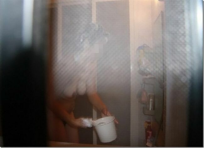 盗撮エロ画像220枚 素人の胸チラ・パンチラから風呂・家庭内まで生々しい隠し撮りまとめ107
