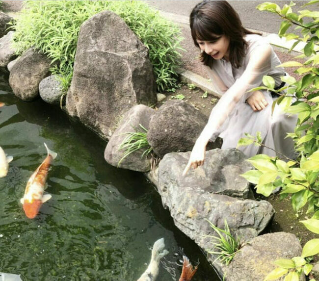 カトパン（加藤綾子アナ）のおっぱい画像100枚集めてみた!!交際相手が裏山すぎる!!070