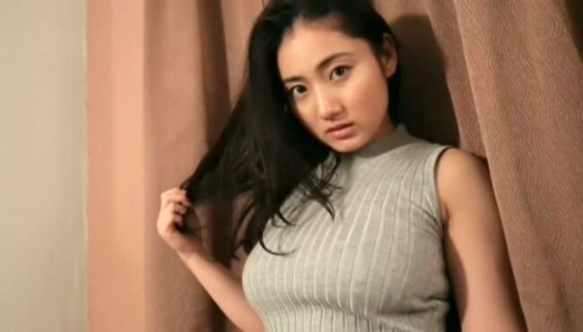 ノースリーブを着た巨乳さん画像100枚集めてみた!!着衣おっぱいとむにむに二の腕がエロい056