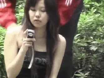 ハプニングやイタズラでポロリしちゃったエロgif100枚!!慌てた反応がエロいけど面白いｗ006