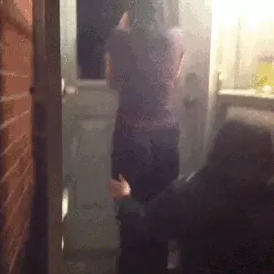 ハプニングやイタズラでポロリしちゃったエロgif100枚!!慌てた反応がエロいけど面白いｗ039