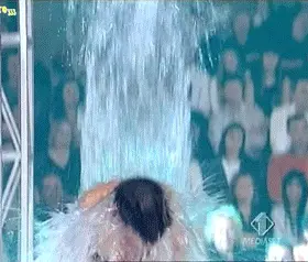 ハプニングやイタズラでポロリしちゃったエロgif100枚!!慌てた反応がエロいけど面白いｗ070