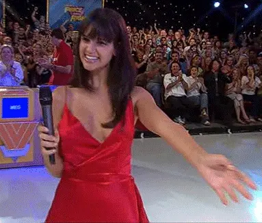 ハプニングやイタズラでポロリしちゃったエロgif100枚!!慌てた反応がエロいけど面白いｗ073