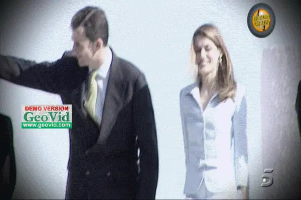 ハプニングやイタズラでポロリしちゃったエロgif100枚!!慌てた反応がエロいけど面白いｗ087