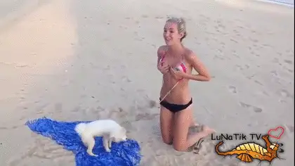 ハプニングやイタズラでポロリしちゃったエロgif100枚!!慌てた反応がエロいけど面白いｗ098